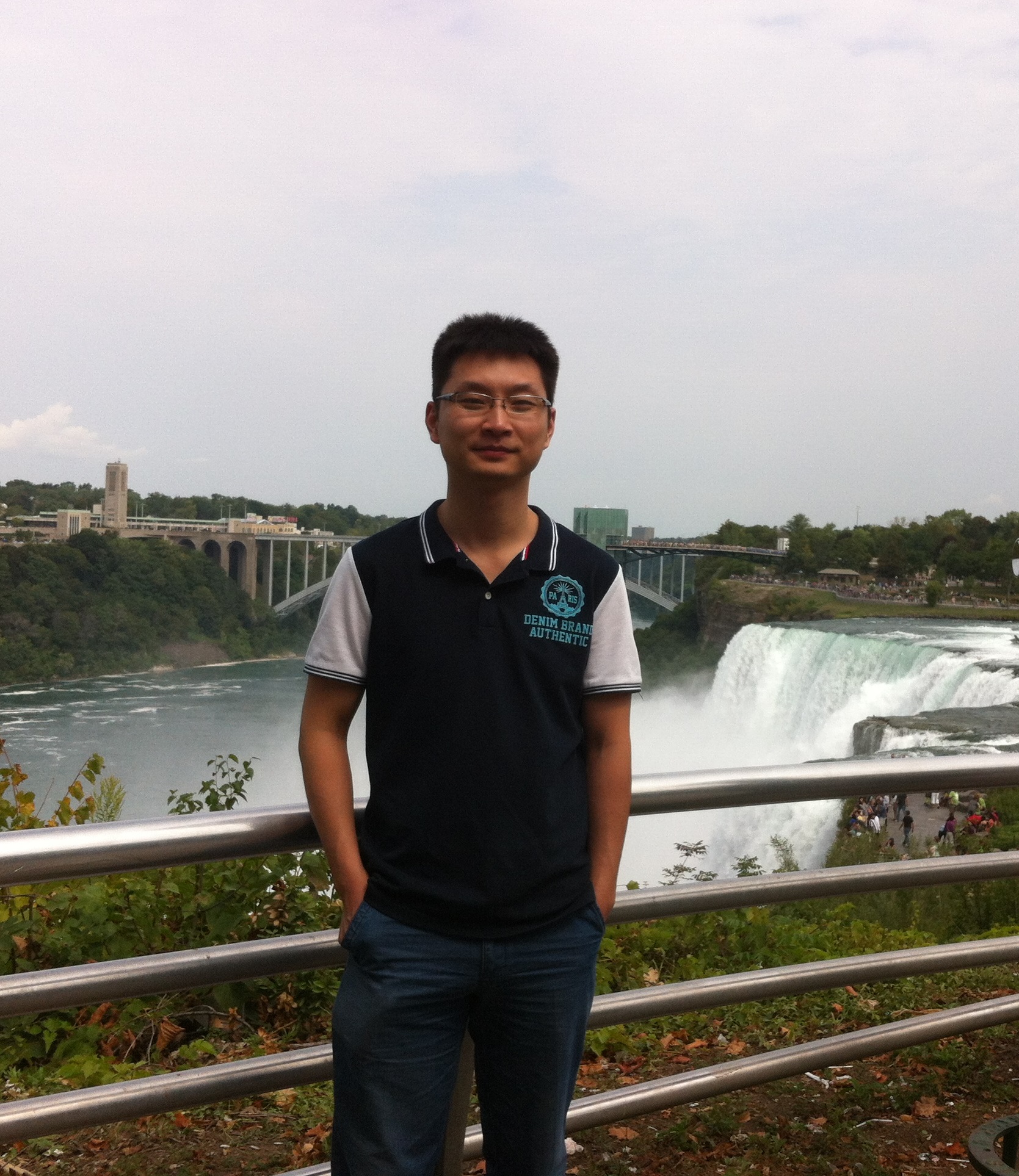 大发在线手机版（大中国区）创新论坛第一千四百五十九讲：Ultra-cold gases---A “hot” dish of the “coldest” matter in physics